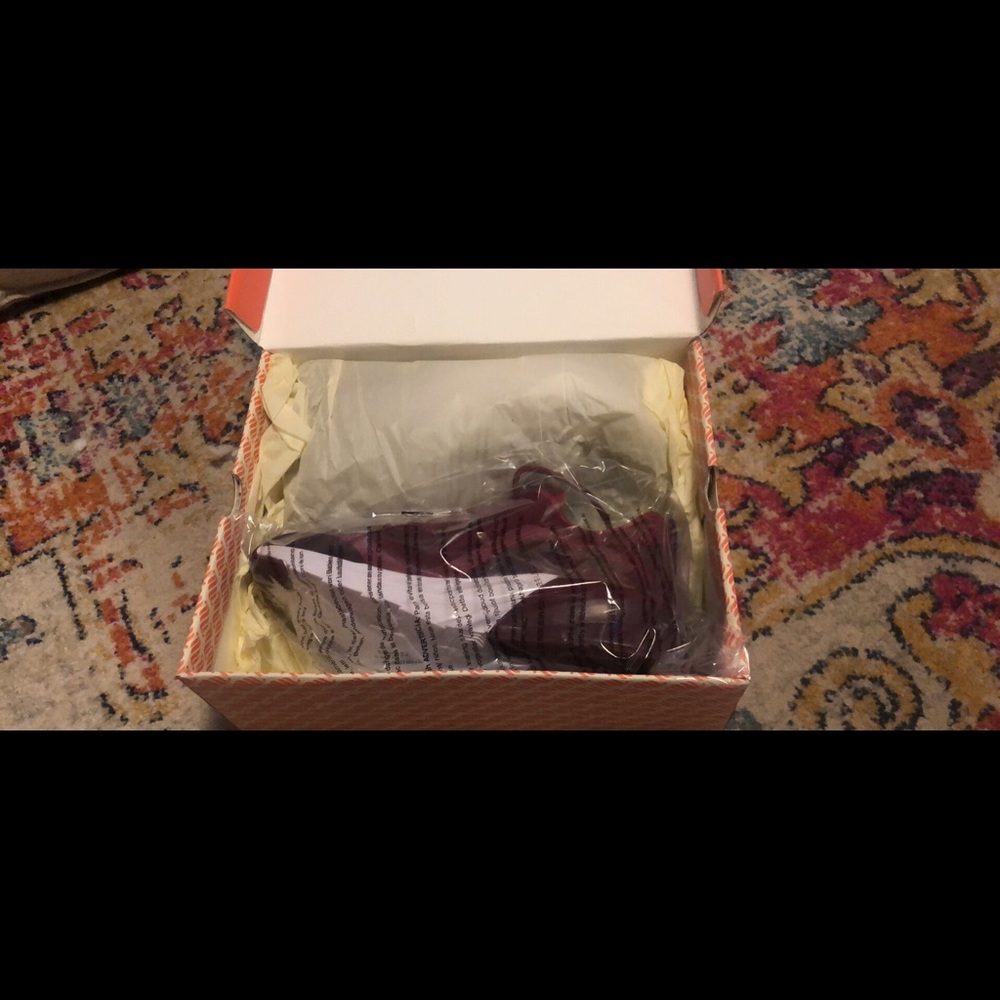 Fabletics Performance Sneaker - Picture 5 of 5
